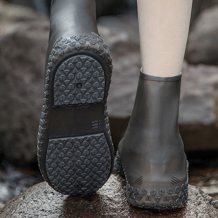 Koniec z mokrymi butami! Solidne buty przeciwdeszczowe — antypoślizgowe i składane, które zmieszczą się w Twojej torbie 🌧️