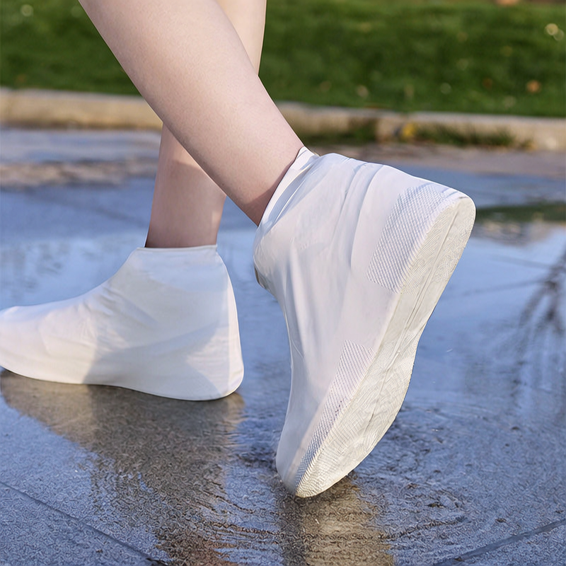 Koniec z mokrymi butami! Solidne buty przeciwdeszczowe — antypoślizgowe i składane, które zmieszczą się w Twojej torbie 🌧️
