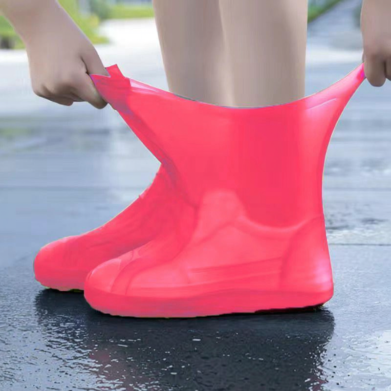 Koniec z mokrymi butami! Solidne buty przeciwdeszczowe — antypoślizgowe i składane, które zmieszczą się w Twojej torbie 🌧️